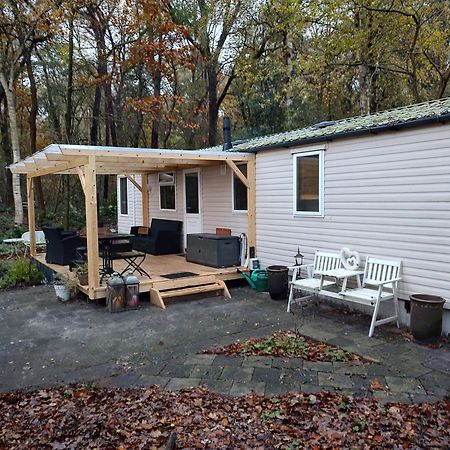 Chalet Met Veranda Aan Bosrand Vledder Exterior foto
