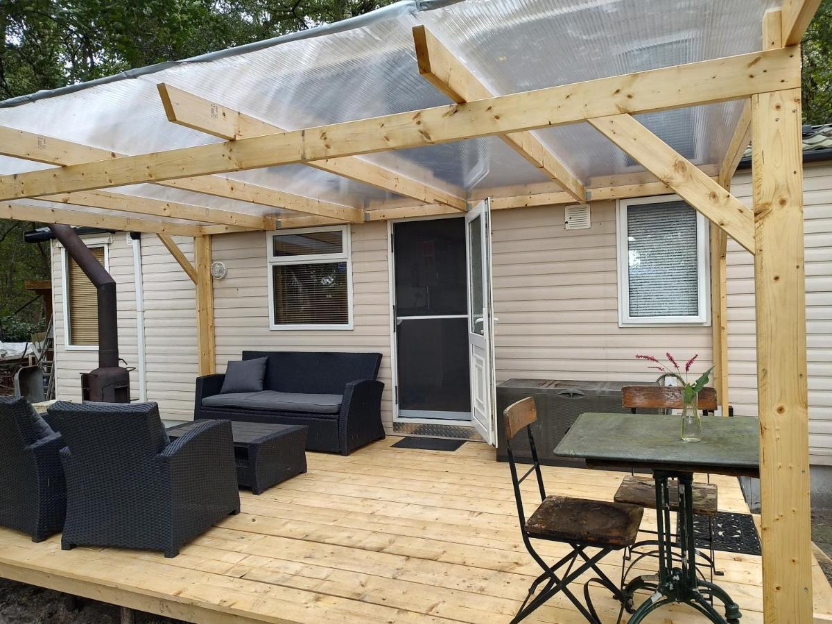 Chalet Met Veranda Aan Bosrand Vledder Exterior foto